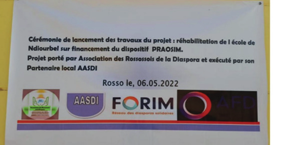 Banderole de la cérémonie de lancement des travaux de l'école de Ndiourbel, Rosso, 6 mai 2022, avec les logos de l'AASDI et du FORIM
